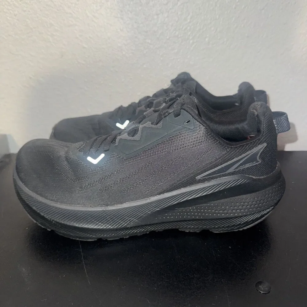 Altra FWD Via sneakers Triple black Women’s Size 9 *flaws